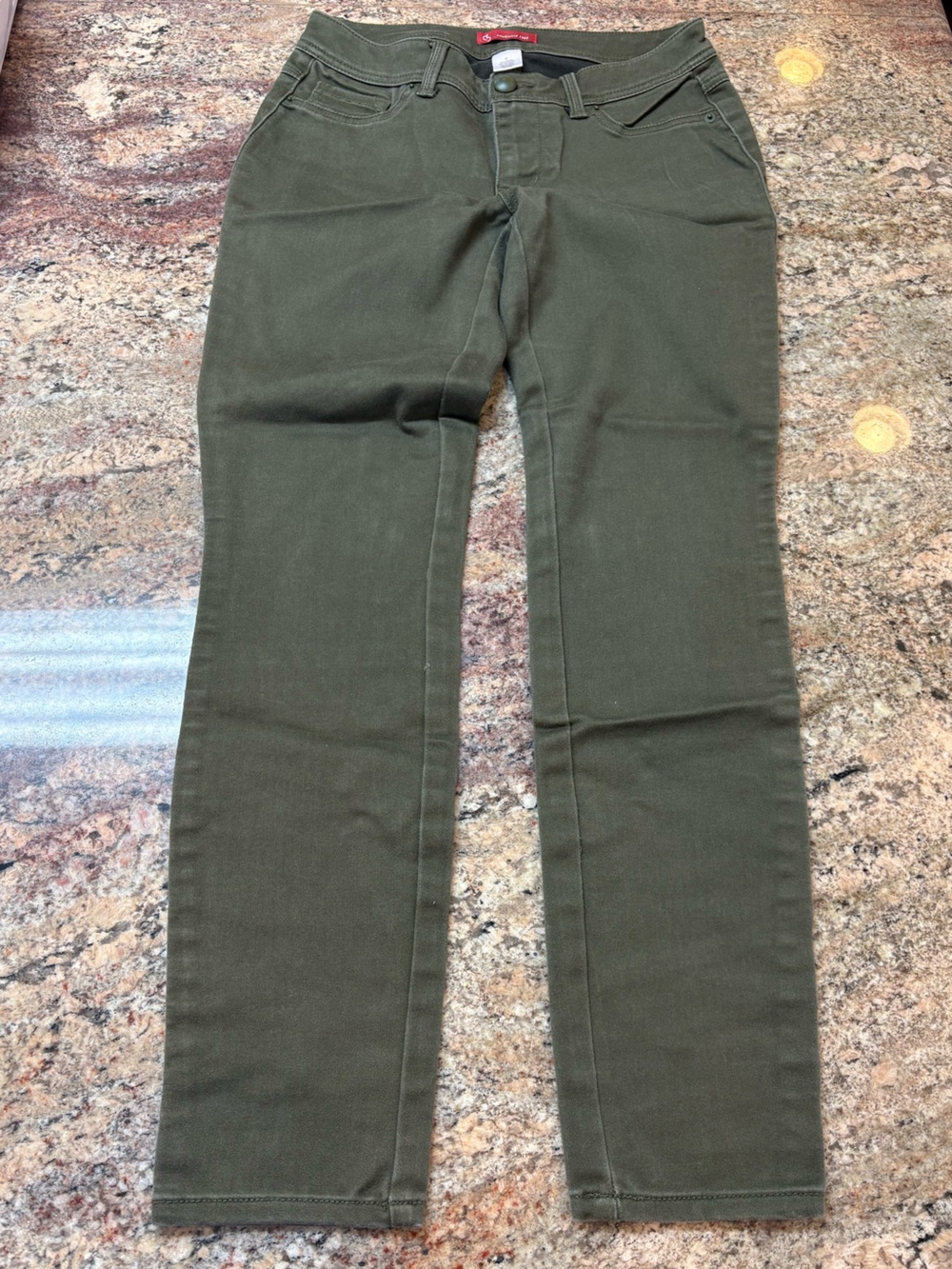 Dress Barn Women’s Classic Olive Green Slim Fit Pants Size 4